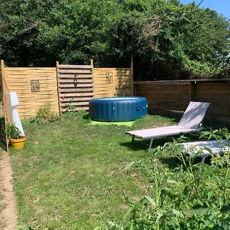 Le Refuge Du Jardinier Oda ve Kahvaltı Abzac (Charente)